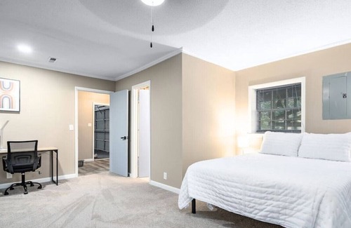 Huntsville House | 13115 Chaney Thompson CAL MTR · {Urban Oaks} Dual Masters/4 Bedrooms/Air Hockey