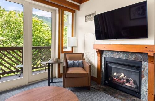 Spruce Peak Resort | 1326 Studio Last Run Lodge | Spruce Peak Lodge | Mountain Views @ The Stowe Mountain Resort