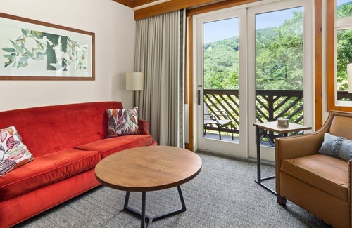 Spruce Peak Resort | 1326 Studio Last Run Lodge | Spruce Peak Lodge | Mountain Views @ The Stowe Mountain Resort