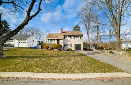 Binghamton House | 134 m² House ∙ 3 bedrooms ∙ 6 guests