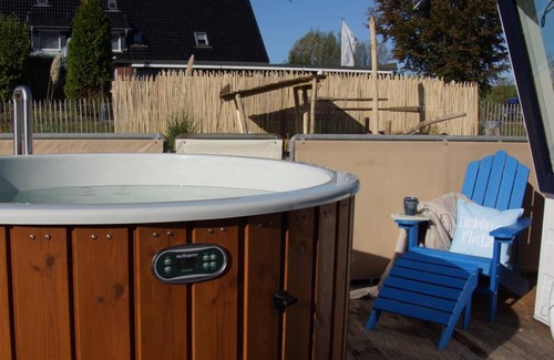 Otterndorf Boat Rental | 135 m² Houseboat ∙ 3 bedrooms ∙ 6 guests