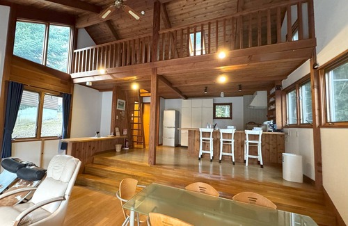 Fujikawaguchiko Cottage | 136s㎡ Cathedral ceiling cabin/3min walk Lake Saiko/BBQ/5min drive Kawaguchi Lake