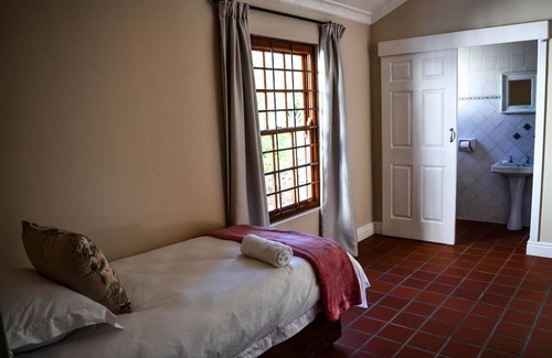 Grahamstown House | 137 High Street Guest House