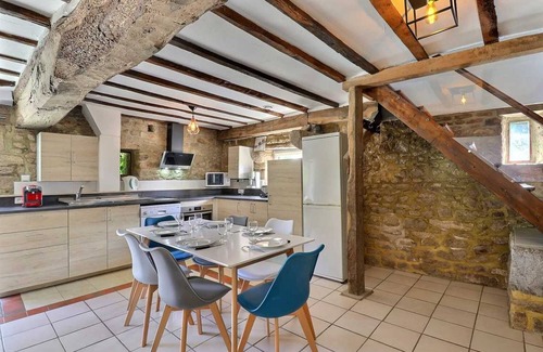 Parigne House | 138 m² Gîte ∙ 5 bedrooms ∙ 10 guests