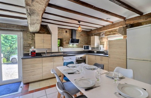 Parigne House | 138 m² Gîte ∙ 5 bedrooms ∙ 10 guests