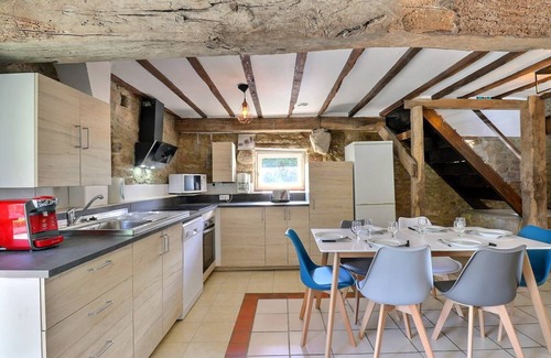 Parigne House | 138 m² Gîte ∙ 5 bedrooms ∙ 10 guests