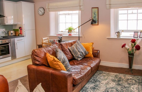 Ludwel Cottage | 138C OLD STAR & GARTER MEWS, romantic in Ludlow