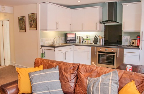 Ludwel Cottage | 138C OLD STAR & GARTER MEWS, romantic in Ludlow