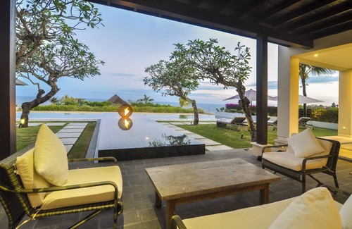 Ungasan House | 13BR Ocean View Villa Located In Uluwatu - 12Min Walk To Melasti Beach W/Pool!
