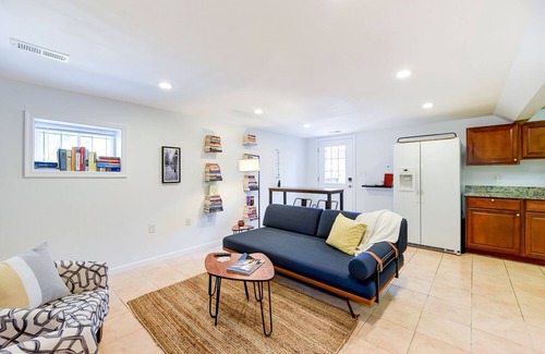 Columbia Heights Apartment | 13th St Library House - Walkscore 91!