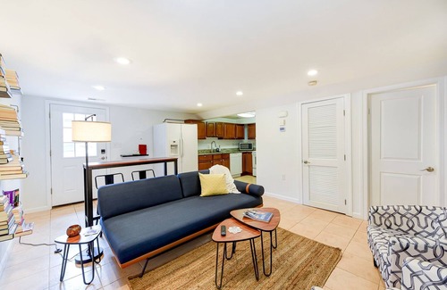 Columbia Heights Apartment | 13th St Library House - Walkscore 91!