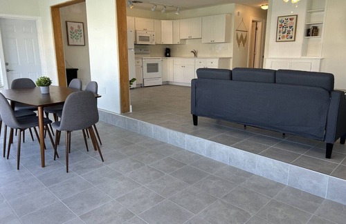 Bay Esplanade Apartment | 14 · Bay 2 Bedroom Apartment with Water View 14