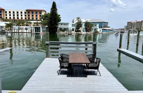 Bay Esplanade Apartment | 14 · Bay 2 Bedroom Apartment with Water View 14