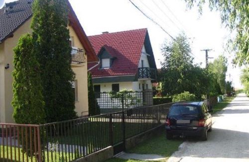 Balatonfenyves Apartment | 14 férőhelyes ház saját stéggel, játszótérrel Balatonfenyvesen vízparti utcában