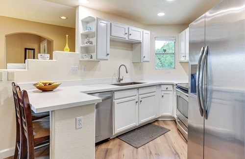 North Mountain Condo | 14 Mi to Dtwn: Phoenix Condo w/Balcony & Spa!