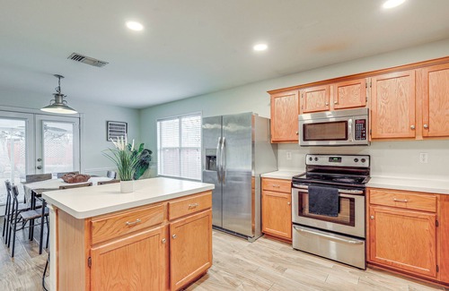 North San Antonio - SAT House | 14 Mi to Dtwn San Antonio: Home w/Pool & Yard