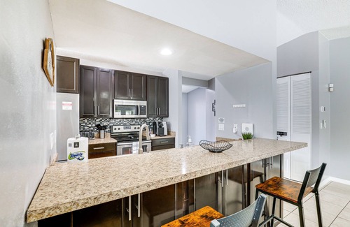 Seffner Community Alliance Cottage | 14 Mi to Dwtn Tampa Bay: Brandon Home w/Fire Pit!