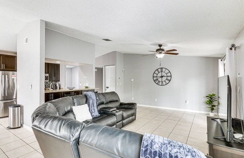 Seffner Community Alliance House | 14 Mi to Dwtn Tampa Bay: Brandon Home w/Fire Pit!
