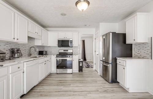 Buford House | 14 Mi to Lake Lanier: Family Home w/Yard