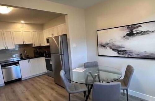 Ottawa Division House | 14 minutes from Downtown Ottawa, Elegant brand new home