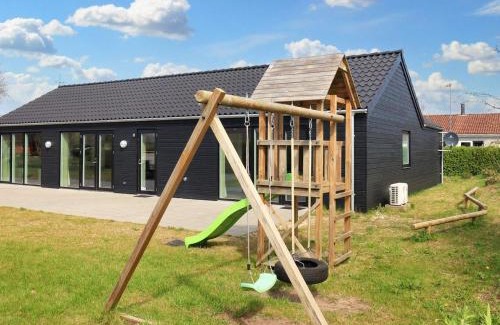 Oster Hurup House | 14 person holiday home in Hadsund
