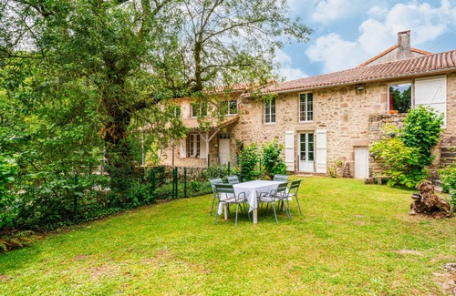 Mortagne-sur-Sevre House | 140 m² House ∙ 2 bedrooms ∙ 6 guests