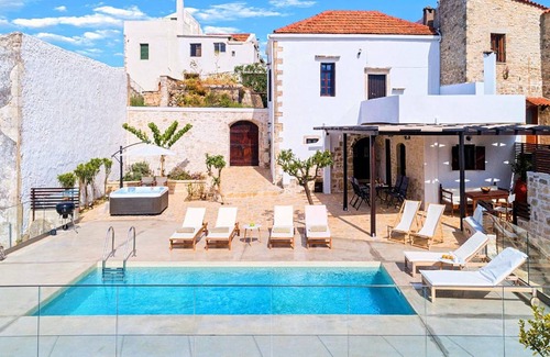Argyroupoli House | 140 m² House ∙ 2 bedrooms ∙ 8 guests