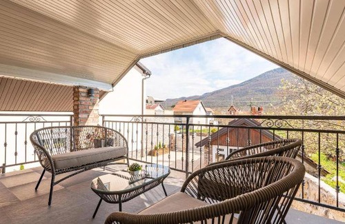 Municipality of Gracac House | 140 m² House ∙ 3 bedrooms ∙ 6 guests
