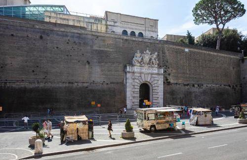 Vatican Bed & Breakfast | 140 m² Bed and breakfast ∙ 3 bedrooms ∙ 9 guests