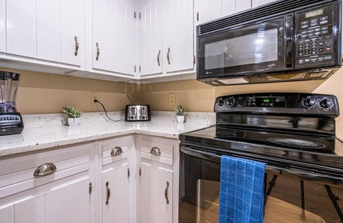 Huntsville House | 14003 Maebeth · ❂Mayflower Cottage❂ Ping Pong Table/Fiber Wifi!