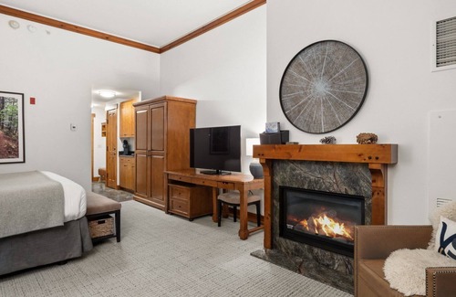 Stowe Area Cabin | #145 * Inside the Lodge At Spruce Peak | Studio | Pool & Mountain Views!