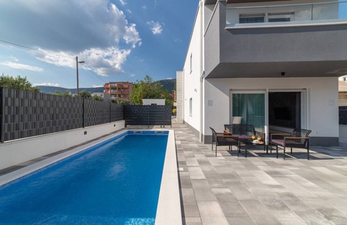 Kastela Villa | 145 m² Villa ∙ 4 bedrooms ∙ 8 guests