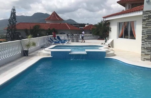 Cofresi Villa | 14BD guest-friendly complex, sea views, gym, 2 pools, billiard, home cinema!