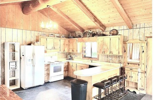 Salida House | 14er Dreamer, River Access & Fishing Pond