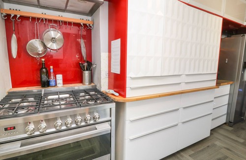 Plymouth Cottage | 15 BRUNSWICK PLACE, family friendly, with a garden in Stoke, Plymouth