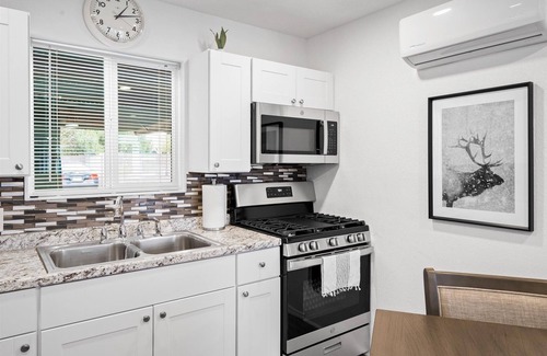 Roosevelt Condo | 15 Chelsea Place 1 Bedroom Condo by RedAwning