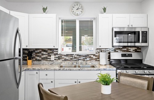 Roosevelt Condo | 15 Chelsea Place 1 Bedroom Condo by RedAwning