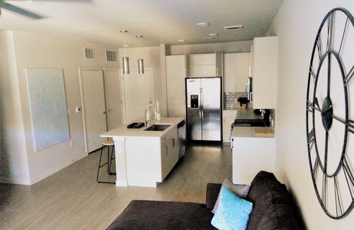 Parkridge Gardens Condo | 15 from downtown and The Drag of ATX