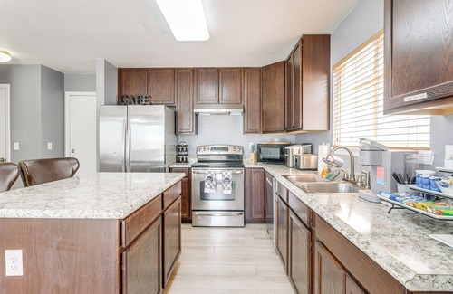 Aurora House | 15 Mi to Downtown Denver: Home w/Yard + Patio