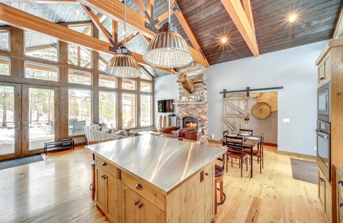 Pateros House | 15 Mi to Lake Chelan Mountain Chalet with Fire Pit!