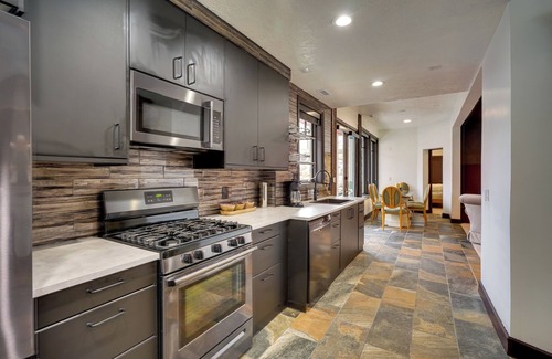 Cottonwood Heights Apartment | 15 Mi to SLC: Riverwalk Suite w/Mtn Views