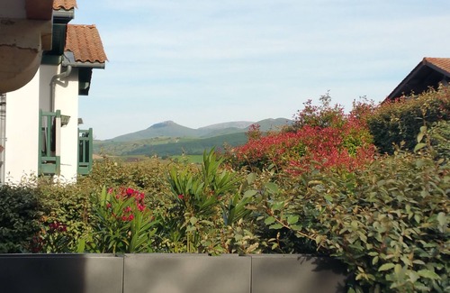 Saint-Pee-sur-Nivelle House | 15 min from St Jean de Luz - Pleasant semi-detached house + optional car