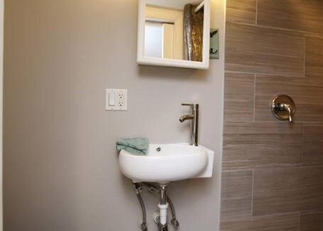Jefferson Park Apartment | 15 min Ohare/Rivers Casino/Downtown & Parking1