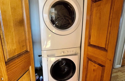 East Flushing House | 15 Min to Midtown on LIRR! 3-bed, 2 Full bath w Clotheswasher, Dryer, D/W.
