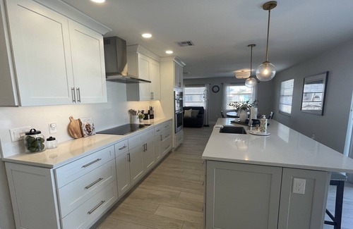 Osprey House | 15 mins from Beautiful Siesta Key Beach, Waterfront Home w/Private Pool