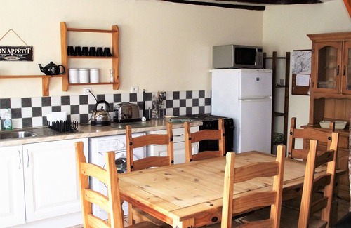 Merleac Cottage | 15 mins from Lac de Guerledan and 40 mins from the beaches on the north coast.