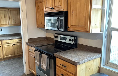 Joaquin House | 15 Minute walk to BYU! Updated 2 Bed 1 Bath home with all you need.