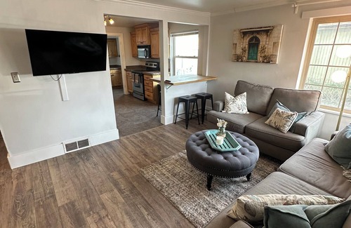 Joaquin House | 15 Minute walk to BYU! Updated 2 Bed 1 Bath home with all you need.