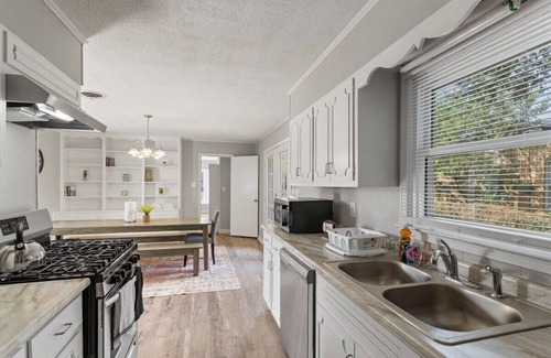 Montgomery House | 15 Minutes from Downtown! Welcome to Woodbridge