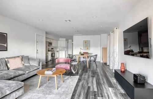 Union City Apartment | 15 minutes from NYC with Onsite parking and Washer+Dryer